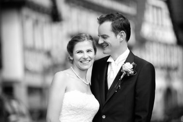 Brautpaar-Hochzeit-Fokus-schwarz-weiß