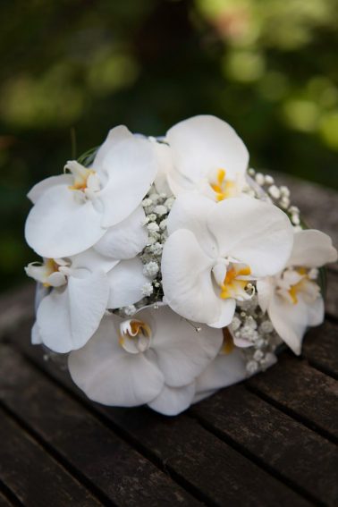 Brautpaarshooting-Brautstrauß-Orchideen-Nahaufnahme