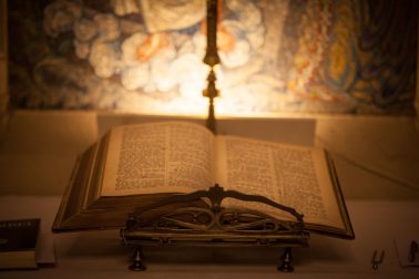 Hochzeitsreportage-Bibel-Kirche-Trauung