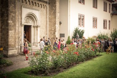 Hochzeitsreportage-Kirche-Hochzeitsgesellschaft