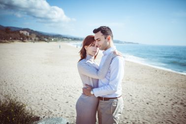 Paarfoto-Strand-Barcelona-arm-in-arm