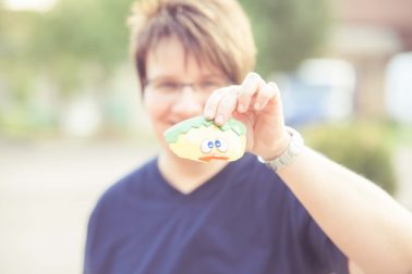 Polterabend-unschärfeverlauf-Tassensplitter-Braut-poltern