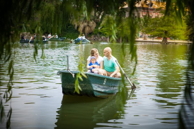 familienshooting-im-boot-pappeln