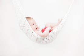 suesses-babyfoto-haengematte