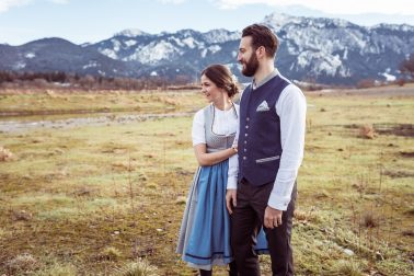 Afterwedding Brautpaar Shooting in Tracht in Füssen