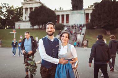 Brautpaar Hochzeit auf der Wiesn München