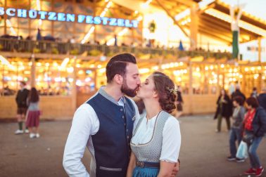 Brautpaar Hochzeit auf der Wiesn München