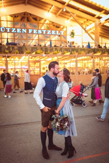 Brautpaar Hochzeit auf der Wiesn München