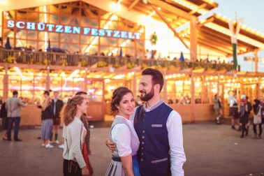 Brautpaar Hochzeit auf der Wiesn München