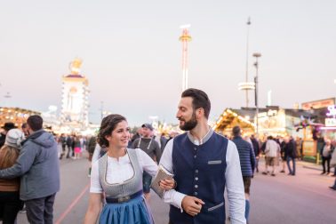 Brautpaar Hochzeit auf der Wiesn München
