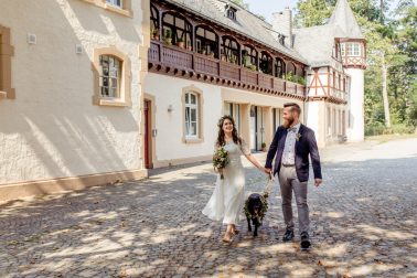 Standesamtliche Hochzeit in der Inselstraße Düsseldorf mit Brautpaarshooting am Schloss Eller