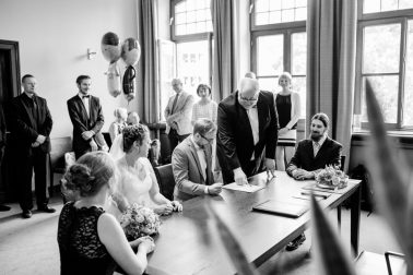 Standesamtliche Hochzeit mit Feier im Bootshaus im Volksgarten in Düsseldorf