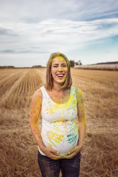 Schwangerschaftsshooting mit Holy Farben in Stuttgart