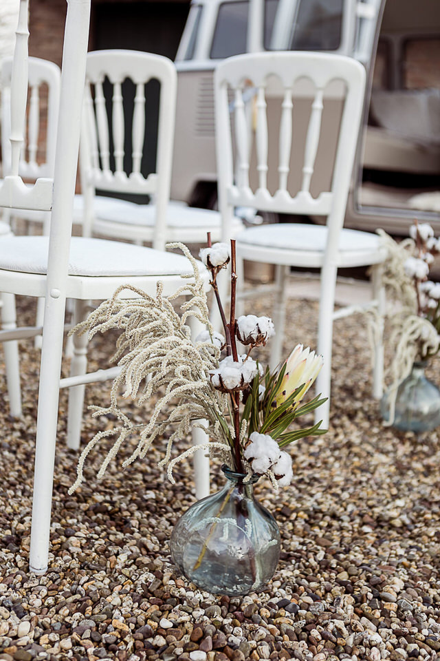 Deko Inspiration freie Trauung Boho Winterhochzeit im Mühlenhof Kalkar