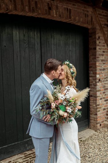 Boho Winter Hochzeit mit Trockenblumen im Mühlenhof Kalkar am Niederrhein