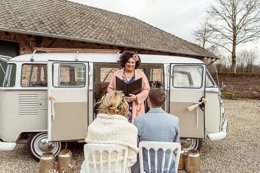 Freie Trauung Boho Winter Hochzeit mit Trockenblumen im Mühlenhof Kalkar am Niederrhein