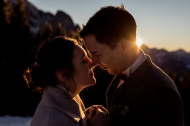 Sonnenuntergang Brautpaar Destination Wedding im Winter Rohrkopfhütte im Allgäu