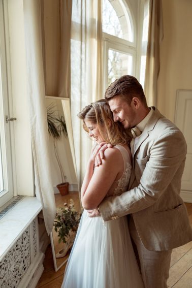 Brautpaar Elegante Winterhochzeit Villa Kalles