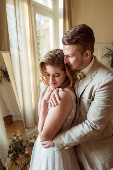 Brautpaar Elegante Winterhochzeit Villa Kalles