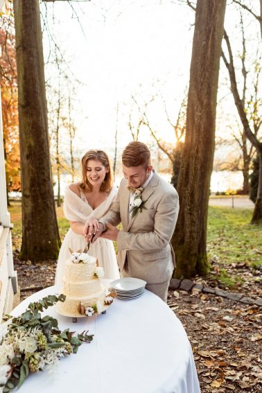 Hochzeitstorte anschneiden Villa Kalles
