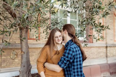 Herbstliches Verlobungsshooting am Schloss in Karlsruhe