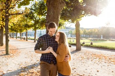 Herbstliches Verlobungsshooting am Schloss in Karlsruhe