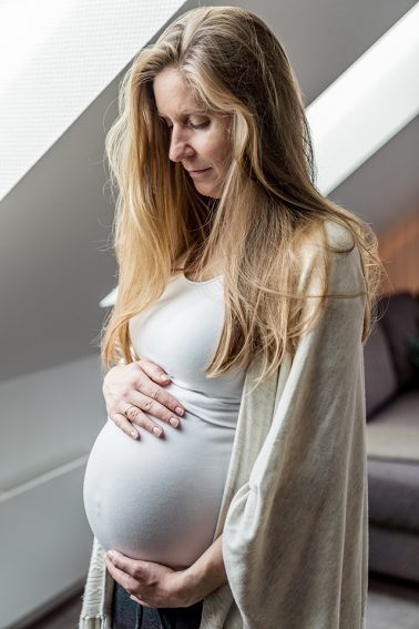 Babybauch Shooting Homestory in Düsseldorf