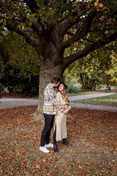 Schwangerschaft Shooting in Düsseldorf Zoo Park im Herbst