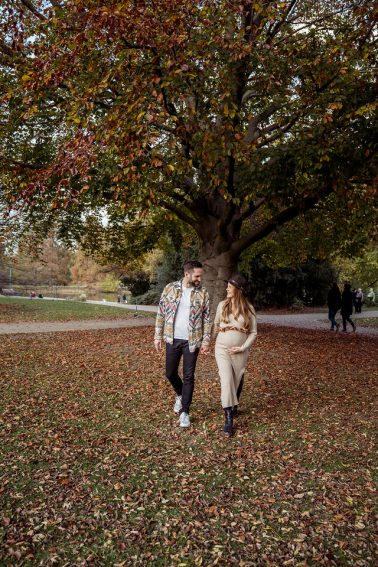 Schwangerschaft Shooting in Düsseldorf Zoo Park im Herbst