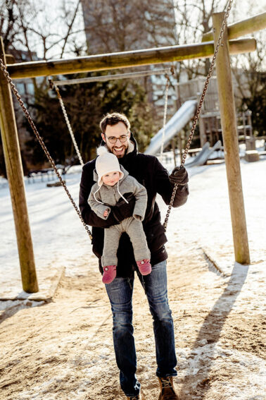 Neugeborenenshooting im Hofgarten Düsseldorf im Schnee