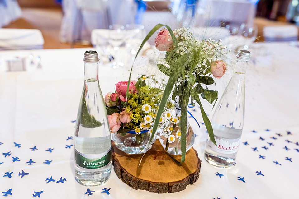 Heiraten im Waldknechtshof Baiersbronn klosterreichenbach Frühlingsblumen