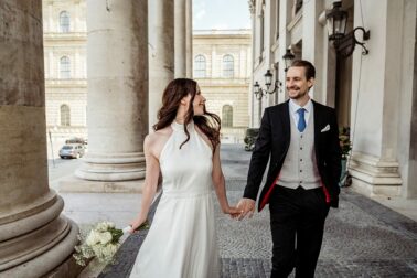 Hochzeit im Schloss Suresnes - Brautpaarshooting an der Bayrischen Staatsoper München