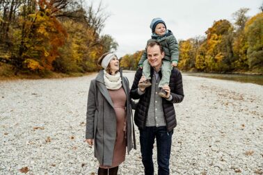 herbstliches familienshooting im englischen Garten und an der Isar in München