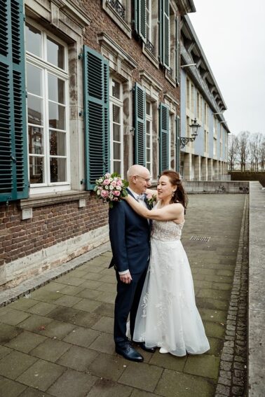 Brautpaarshooting heiraten in der Altstadt Düsseldorf