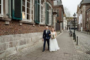 Brautpaarshooting heiraten in der Altstadt Düsseldorf